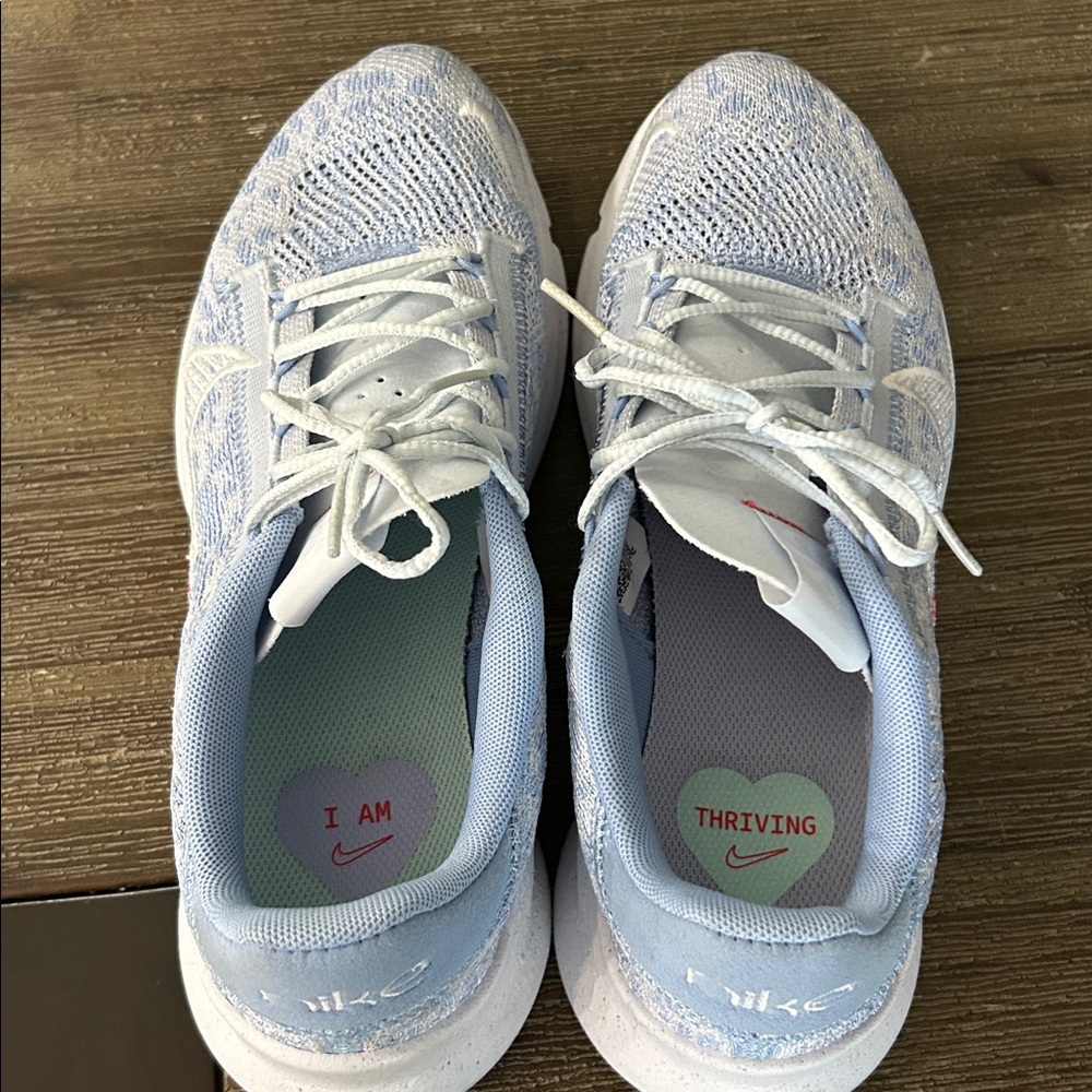 Nike Blue and White Women’s US 9 Sneakers - Picture 5 of 9